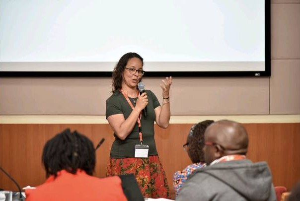 Dorisel presenting at an international conference